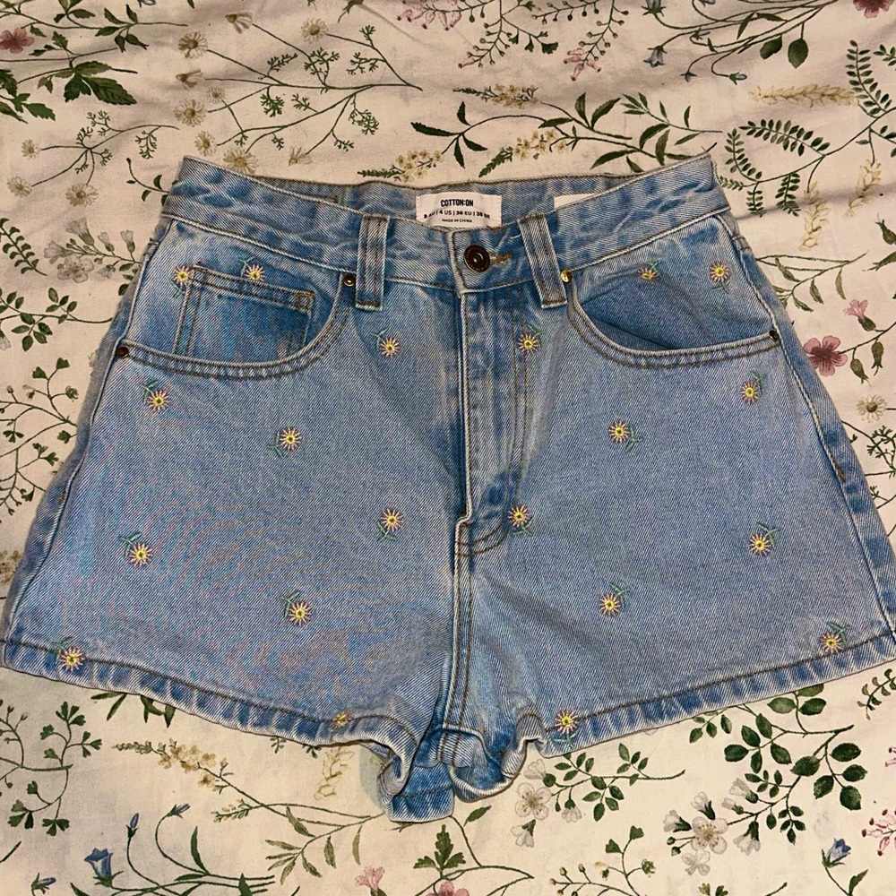 🌸Cotton On Daisy High Rise Mom Shorts 🌸
